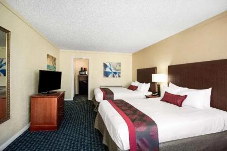 Ramada by Wyndham Virginia Beach - 12