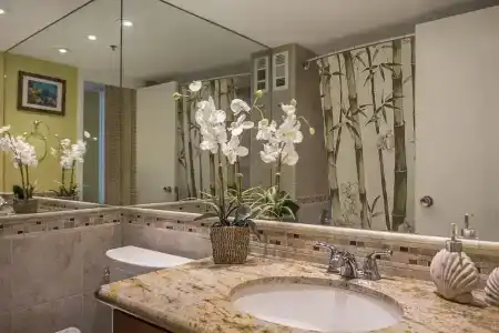 Tropical Studios At Marine Surf Waikiki - Free Parking - Best Location - Full Kitchen - Swimming Pool - 83