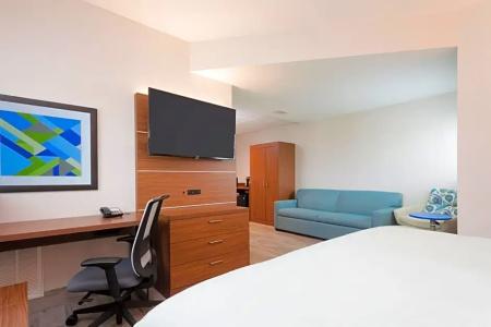 Holiday Inn Express & Suites Beach Beachfront by IHG - 79