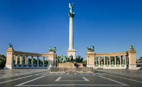 Hungaria Guesthouse - 8