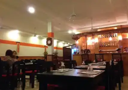 Moon River & Restaurant - 12