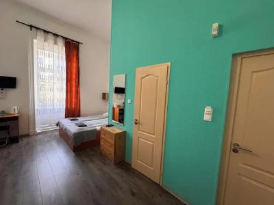 Omega Guesthouse Budapest - 45
