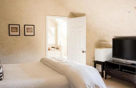1801 First Luxury Inn - 5
