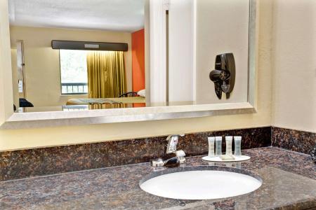 Super 8 by Wyndham Kissimmee/Maingate/Orlando Area - 9