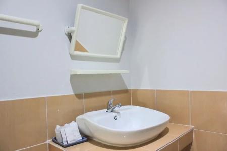 Sea Host Inn - 115