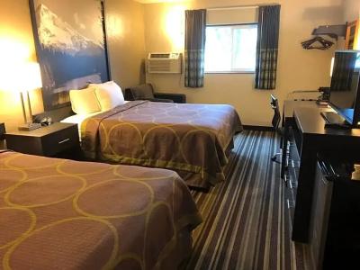Super 8 by Wyndham Portland Airport - 14