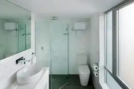ibis World Square - 63