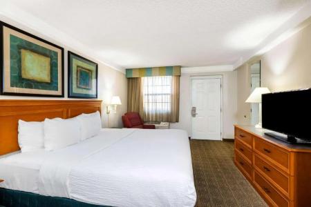 La Quinta Inn By Wyndham West - 18