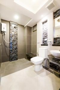 Vaccinated Staff - Oyo 458 Nakorn Siam Boutique - 34