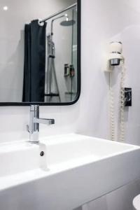 Hôtel Montparnasse Saint Germain - 111