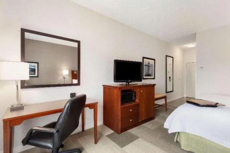 Hampton Inn - Colchester - 47