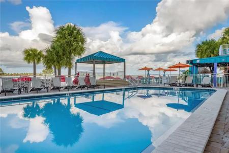 Winter the Dolphins Beach Club, Ascend Collection - 13