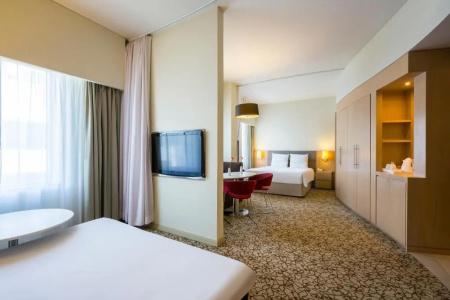 Novotel Suites Dubai Mall of the Emirates - 52