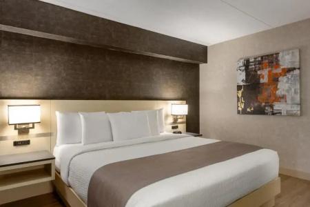 Days Inn by Wyndham Toronto West - 19
