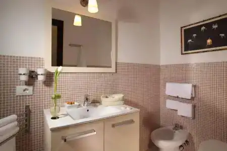 Roma Central Guest House - 8