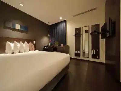 Red Roof Inn & Suites Osaka Namba Nipponbashi - 3