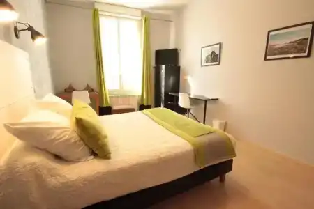 Hôtel Des Arts, Artisanal et Indépendant - 31
