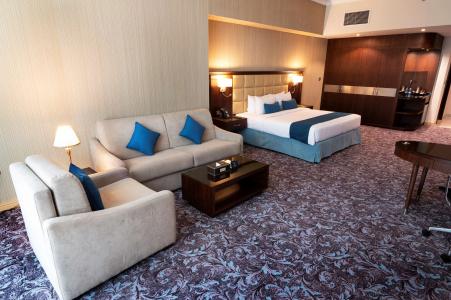 Golden Tulip - 81