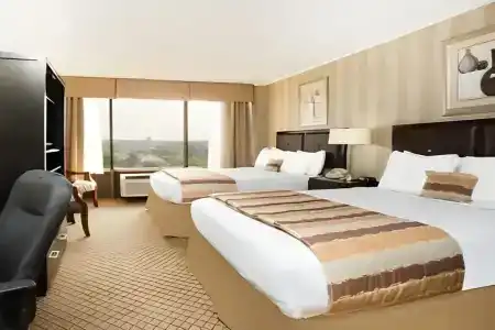 Ramada by Wyndham Downtown & Conference Center - 4