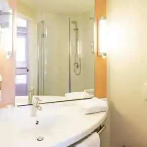 Ibis Oviedo - 21