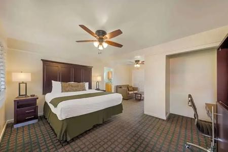 Clarion Collection Oaks Inn - 34