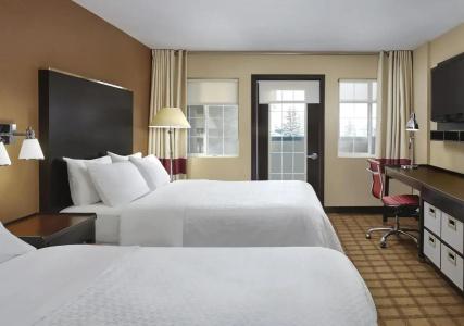 Four Points by Sheraton & Suites West - 4