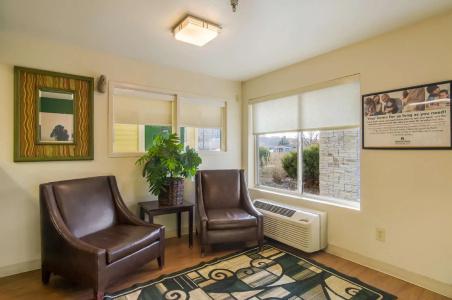 HomeTowne Studios by Red Roof Denver - Glendale/ Cherry Creek - 12