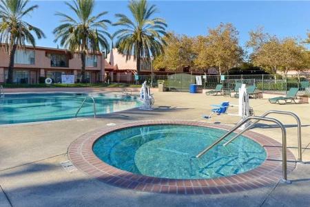 Red Lion Woodlake - 13