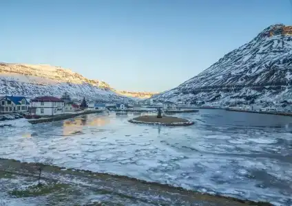 Við Lónið - 16
