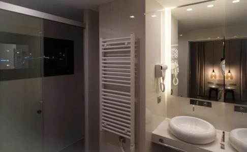 Lavris City Suites - 123
