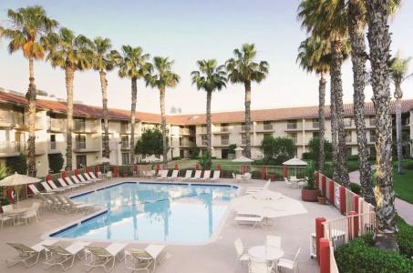 DoubleTree by Hilton - 12