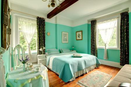 Dawson Place, Juliette's - 4