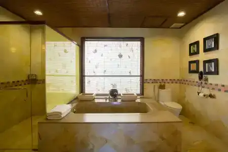 Diamond Bay Resort & Spa - 24
