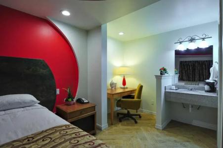 Romantic Inn & Suites - 47