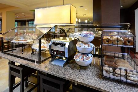 Hilton Garden Inn Airport - 10