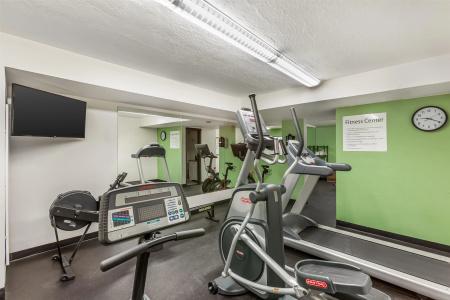 Best Western Plus Thunderbird Suites - 35