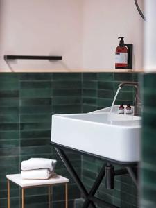 Maisons du Monde Hôtel & Suites - La Rochelle Vieux Port - 84