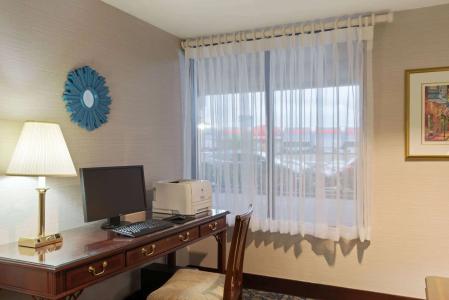 Ramada by Wyndham Boston - 3