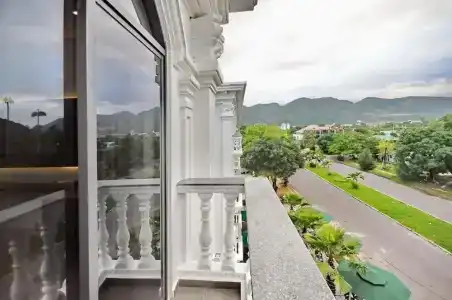 Crown Nguyen Hoang - 123