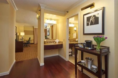 Hilton North Hills - 44