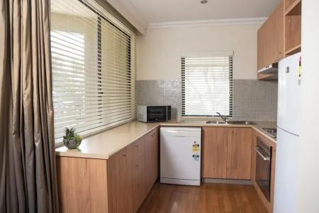 Rydges - 102