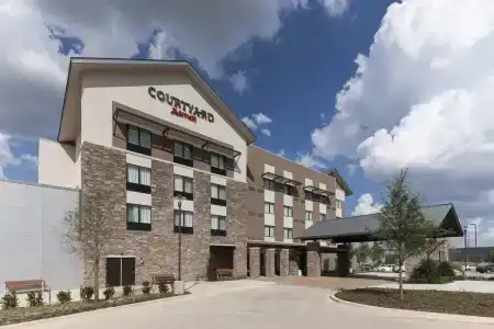 Courtyard by Marriott Alliance Town Center - 30