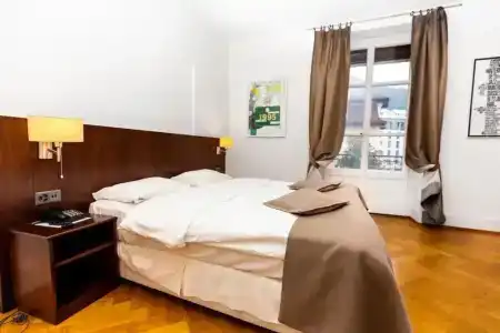 J5s Helvetie & La Brasserie - 74