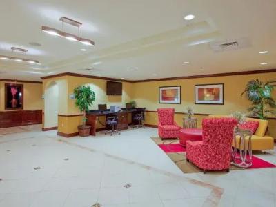 Holiday Inn Express & Suites-West Navy Base, An Ihg - 3