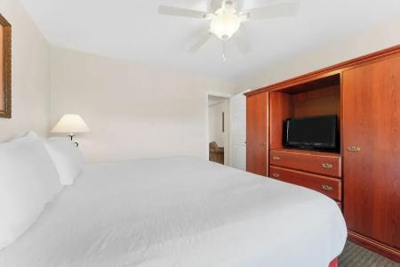 Grand Crowne by Capital Vacations - 25