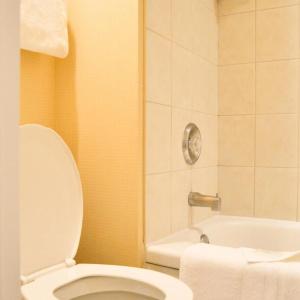 Holiday Inn Macleod Trail South - 38