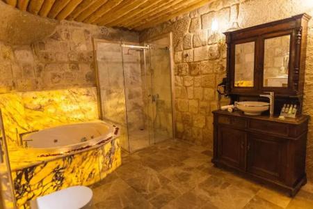 Solo Cave Suites - 192