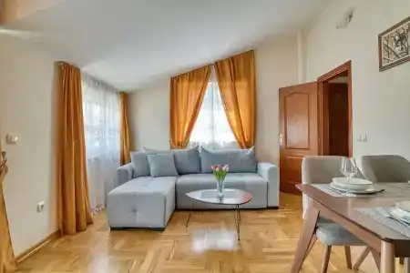 Elena - 52