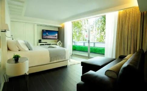 1828 Smart Boutique - 49
