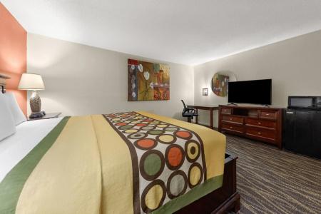 Super 8 by Wyndham New Orleans - 0